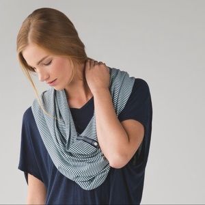 LULULEMON VINYASA SCARF *RULU: HYPER STRIPE SEA MIST HERO BLUE/HERO BLUE